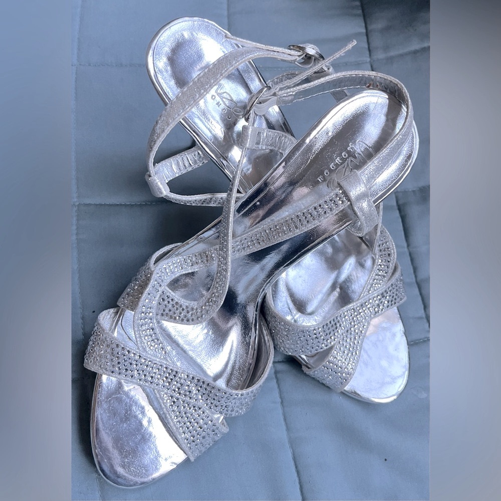 Gorgeous rhinestoned heels! Perfect for a Wedding or Prom!
